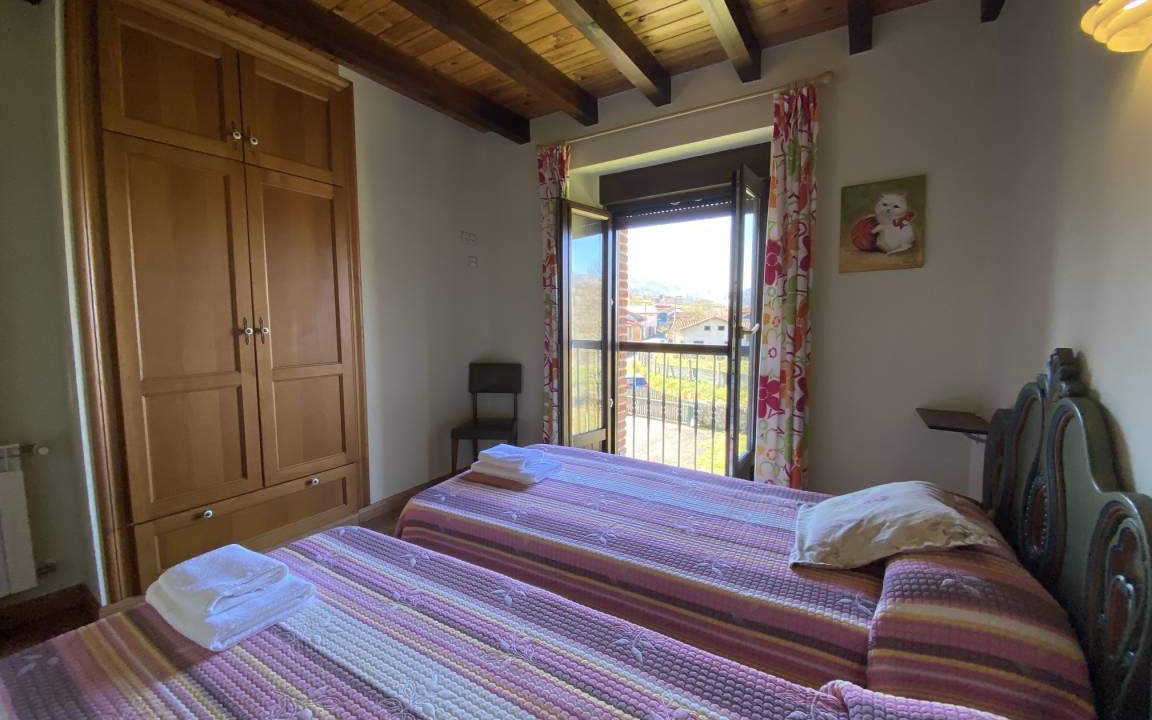 Photo of Bedroom in Parres