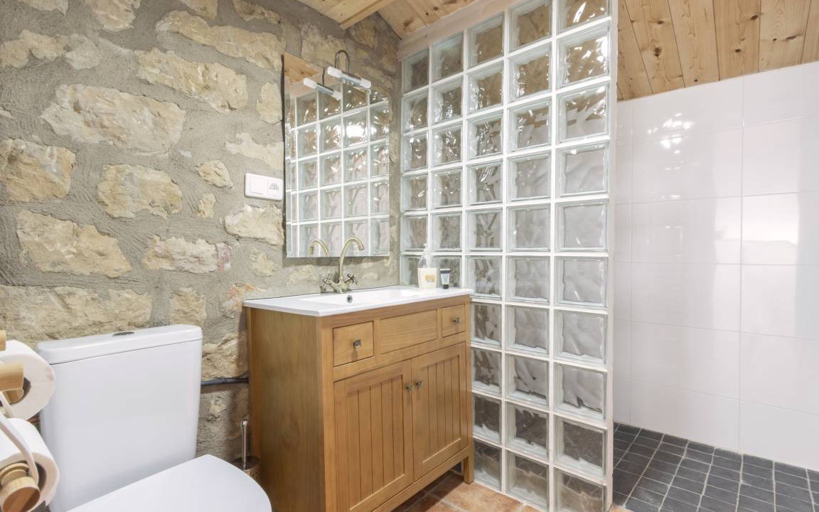 Photo of Bathroom in Maials