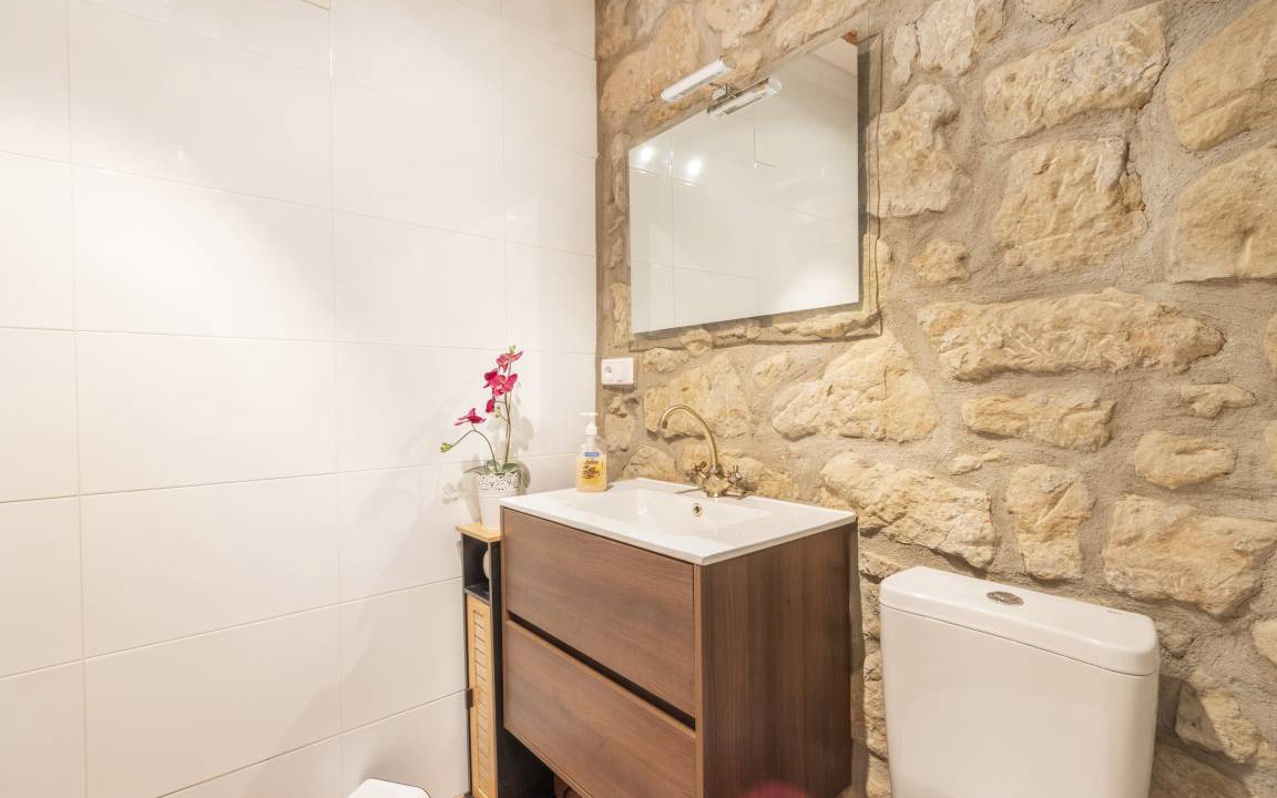 Photo of Bathroom in Maials