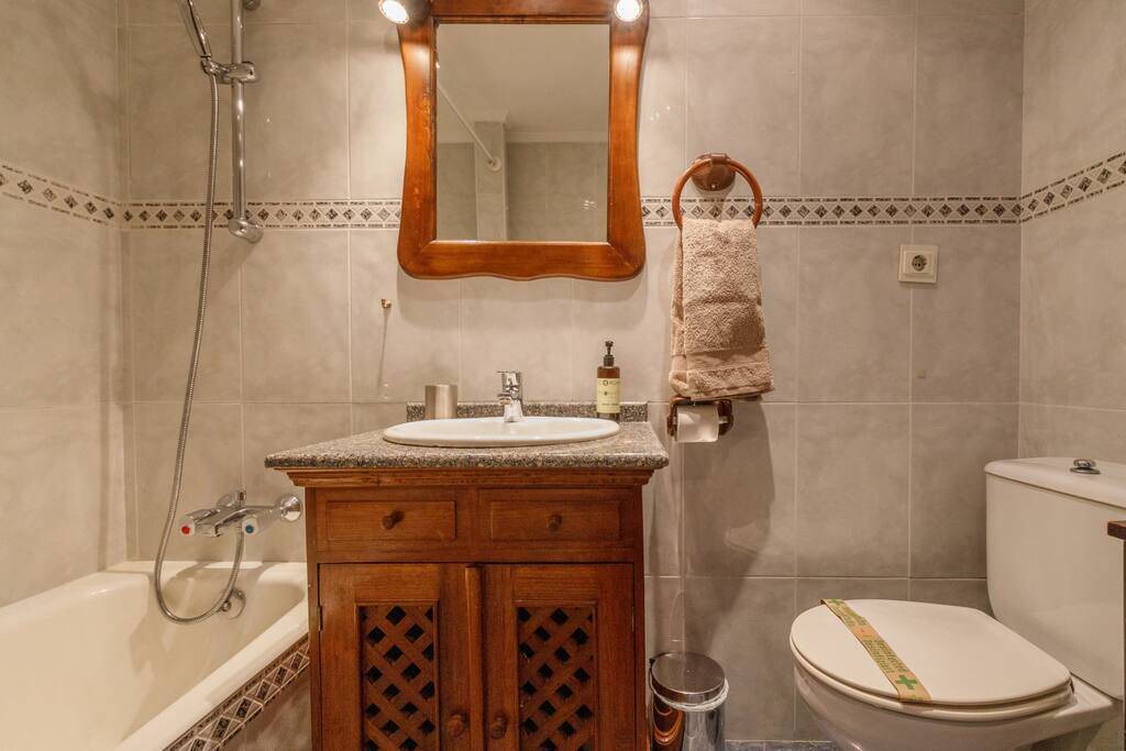 Photo of Bathroom in Moreaga
