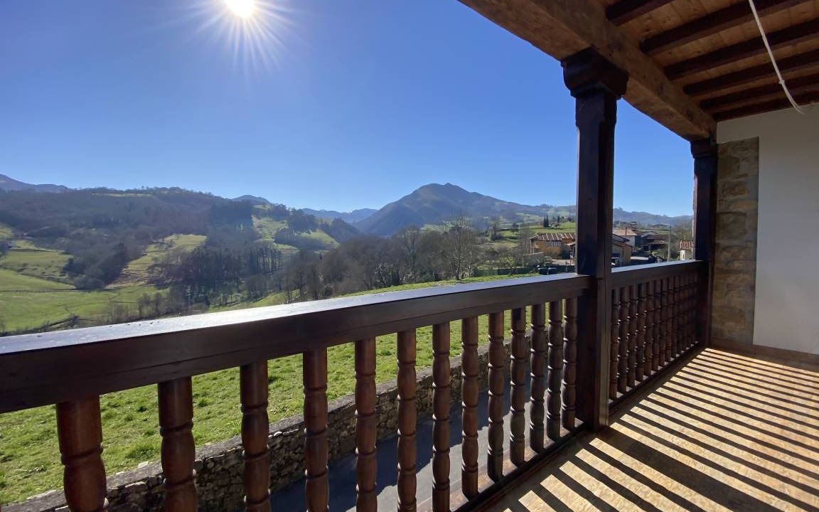 Photo of Patio Balcony in Parres