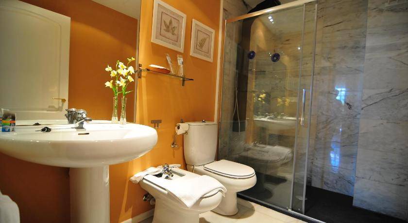Photo of Bathroom in San Vicente de la Sonsierra