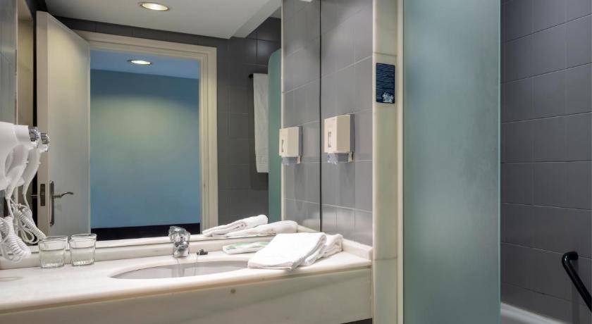 Photo of Bathroom in Logrono City Centre