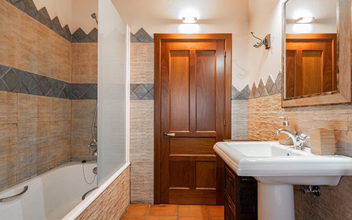 Photo of Bathroom in Aronces
