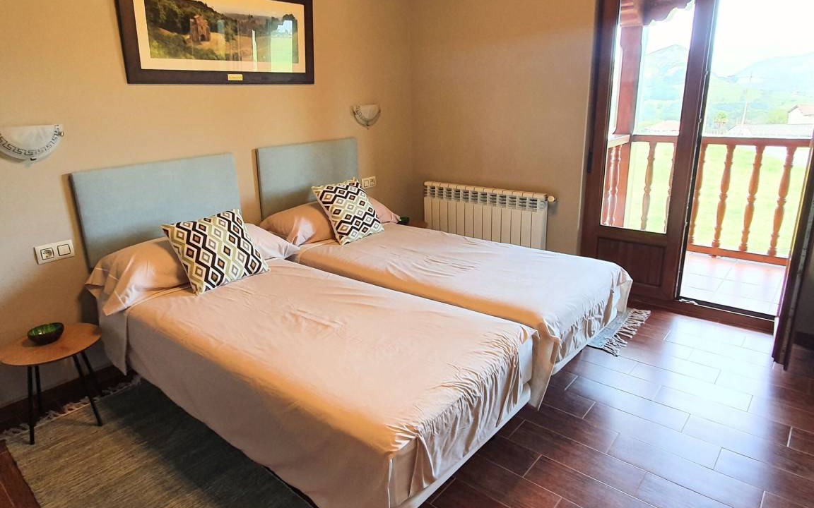 Photo of Bedroom in Parres