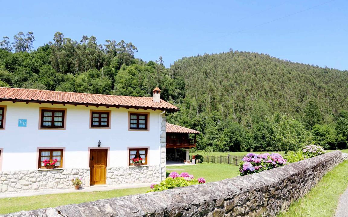 Photo of Buildings in Ardisana