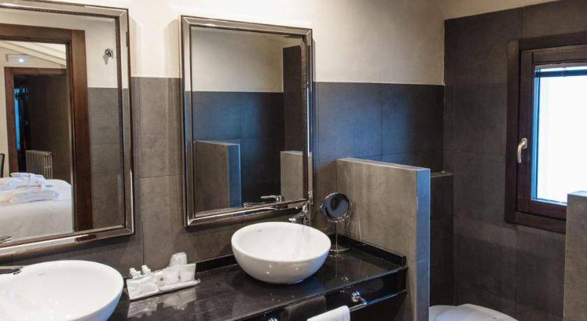 Photo of Bathroom in Jerte