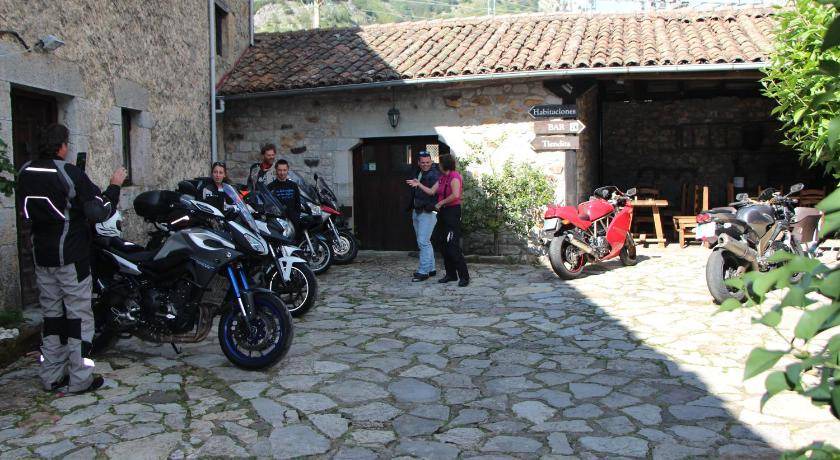 Photo of Others in Cremenes
