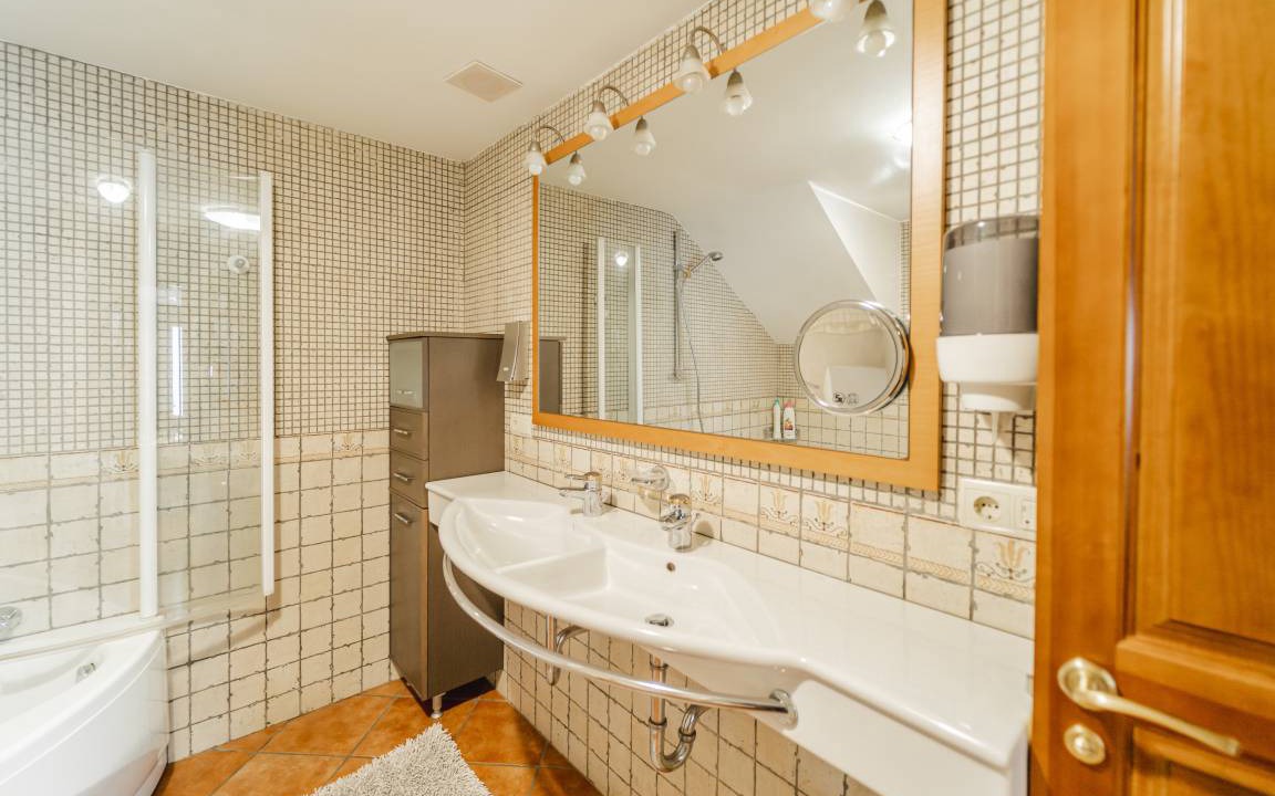 Photo of Bathroom in Nestar