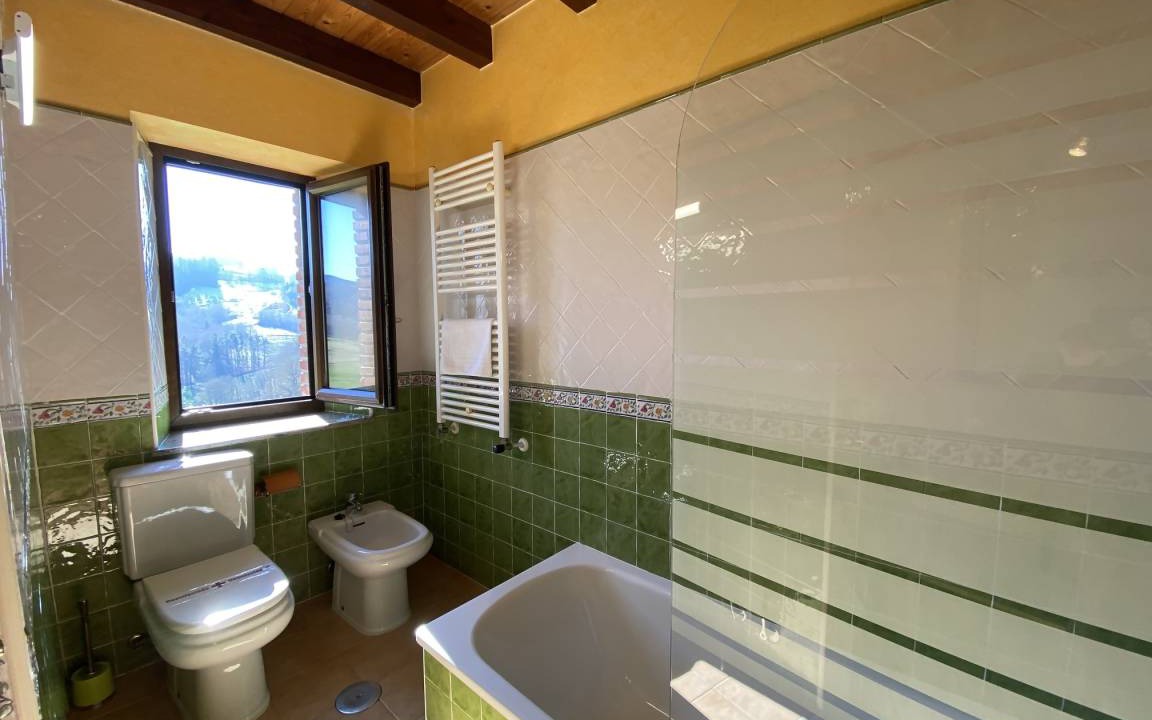 Photo of Bathroom in Parres