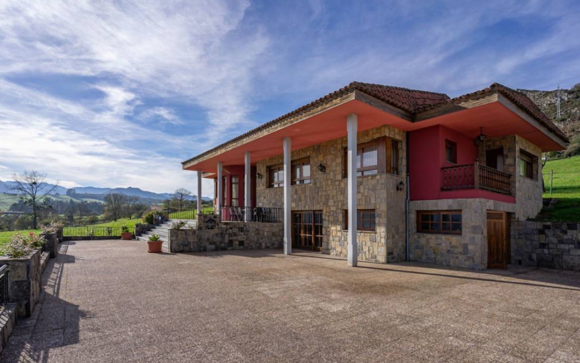 Photo of Buildings in Arriondas
