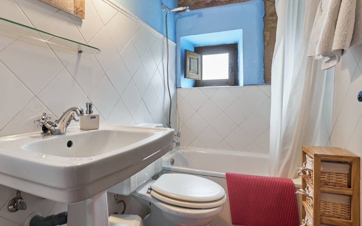Photo of Bathroom in Robledo de la Guzpena