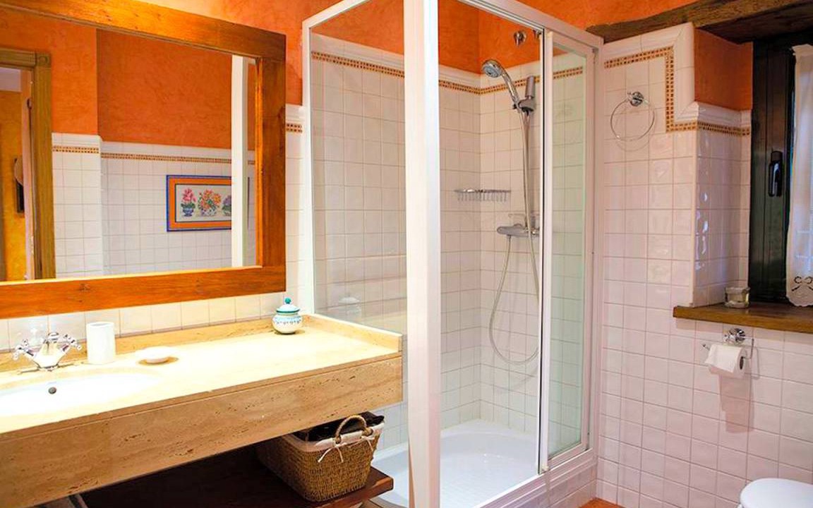 Photo of Bathroom in Fuentes de Penacorada