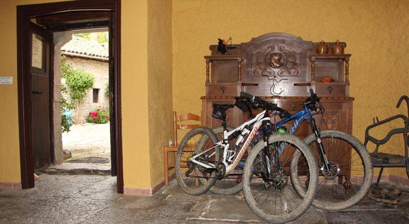 Photo of Others in Cremenes