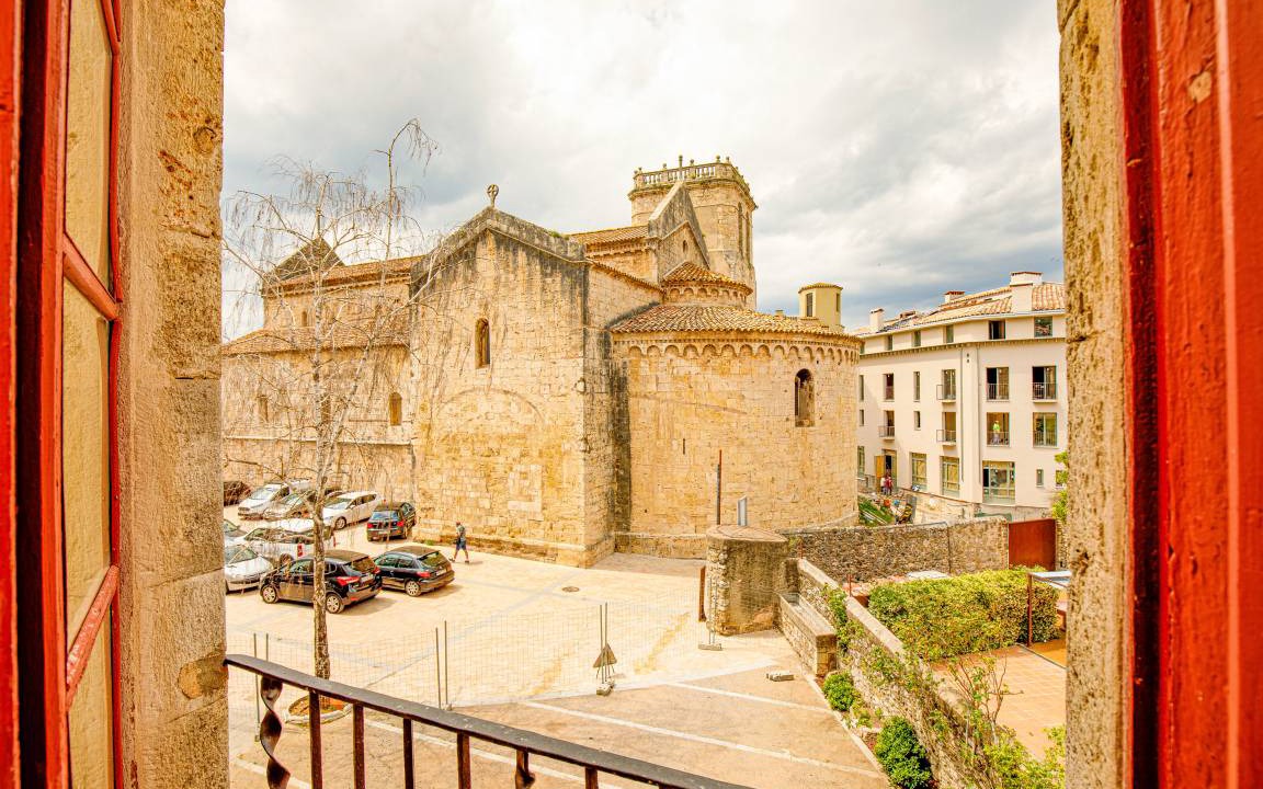 Photo of Others in Besalu