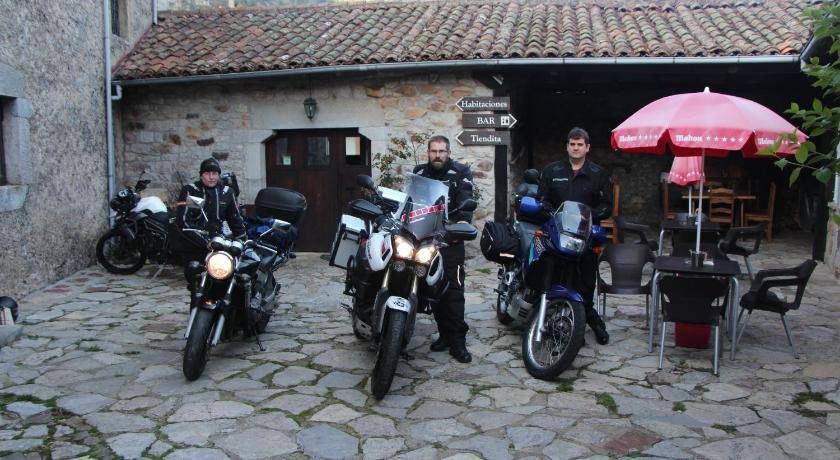Photo of Others in Cremenes