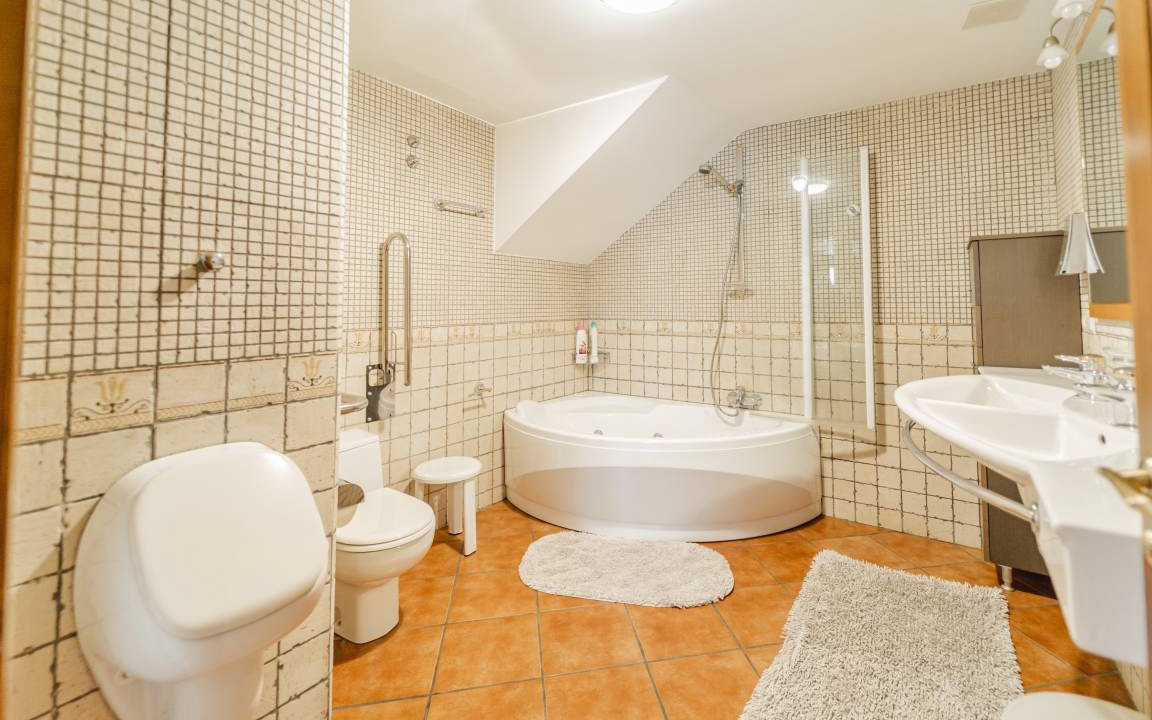Photo of Bathroom in Nestar