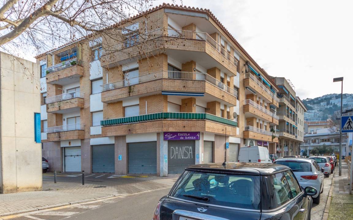 Photo of Buildings in Roses Town Center