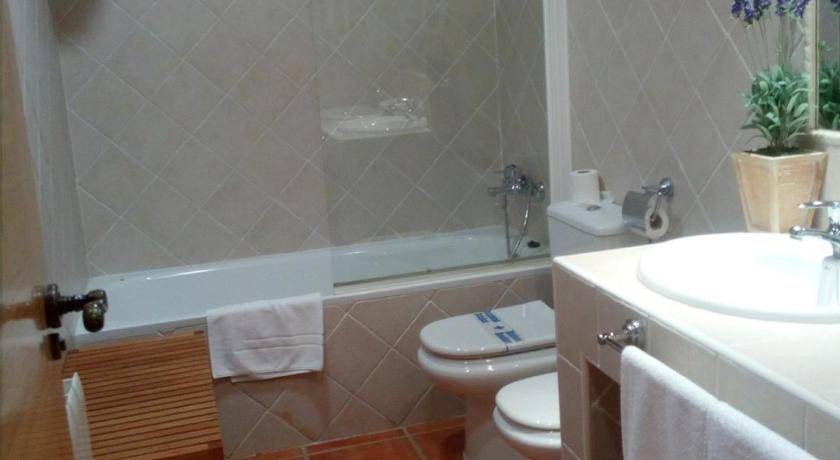 Photo of Bathroom in La Pradera de Navalhorno