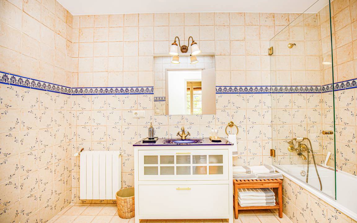 Photo of Bathroom in Besalu