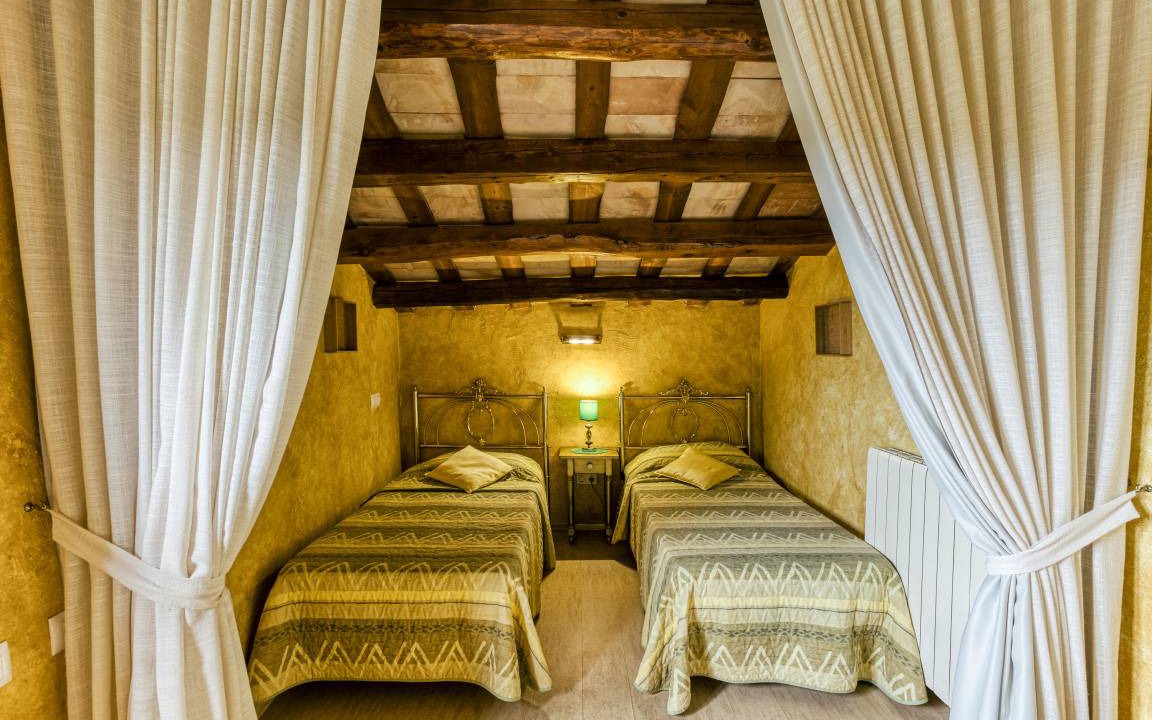 Photo of Bedroom in Llampaies