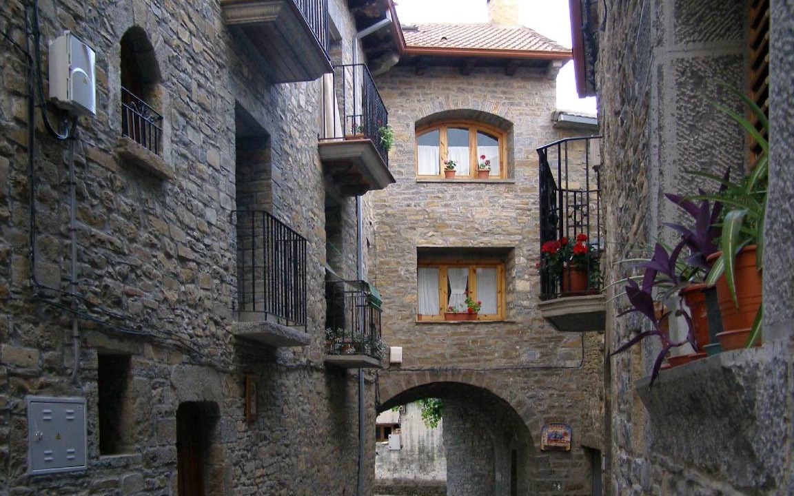 Photo of Buildings in Camporrotuno
