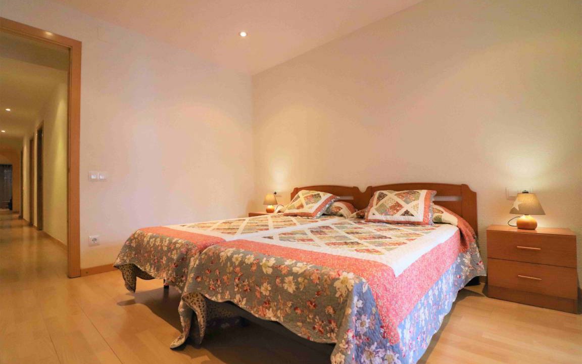 Photo of Bedroom in Roses Town Center