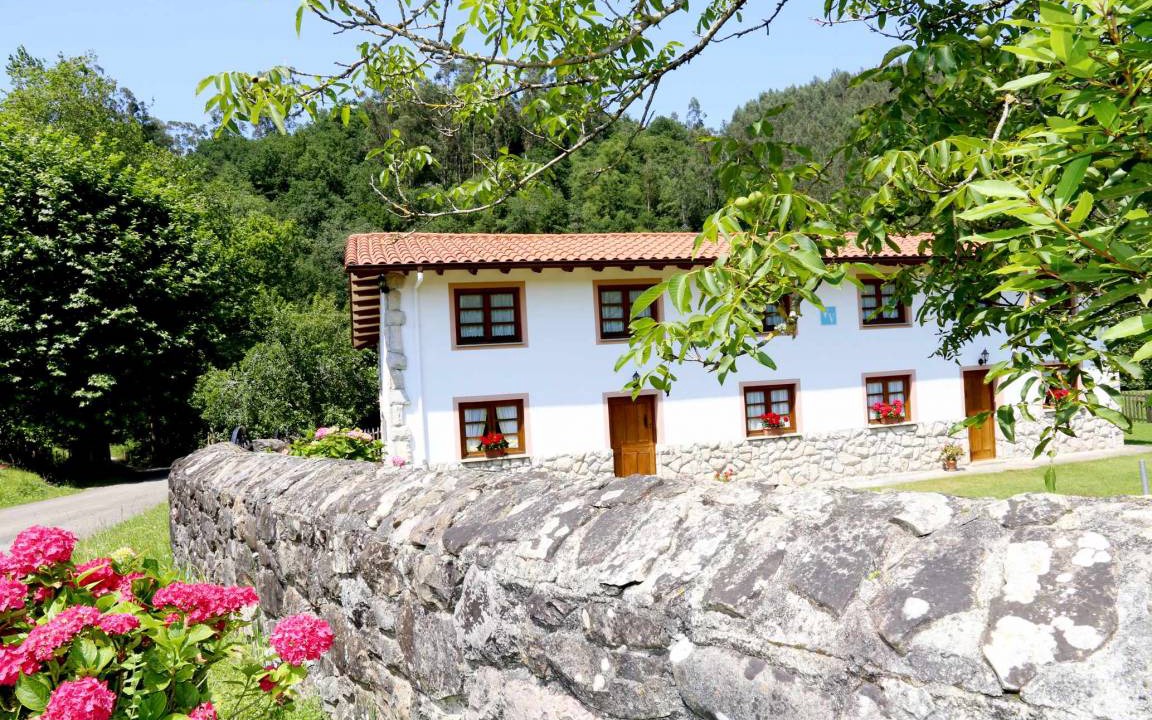 Photo of Buildings in Ardisana