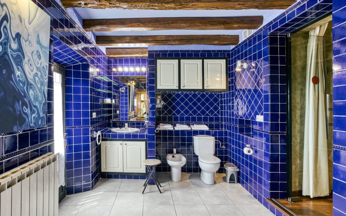 Photo of Bathroom in Llampaies