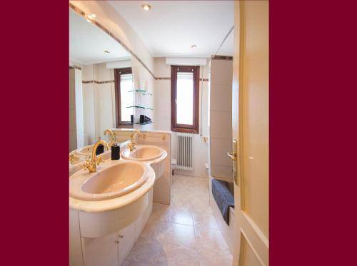 Photo of Bathroom in Haro