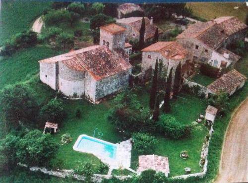 Photo of Buildings in Maia de Montcal