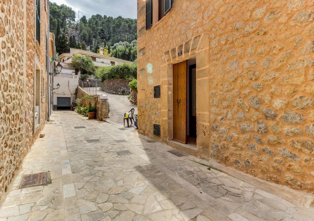Photo of Buildings in Banyalbufar