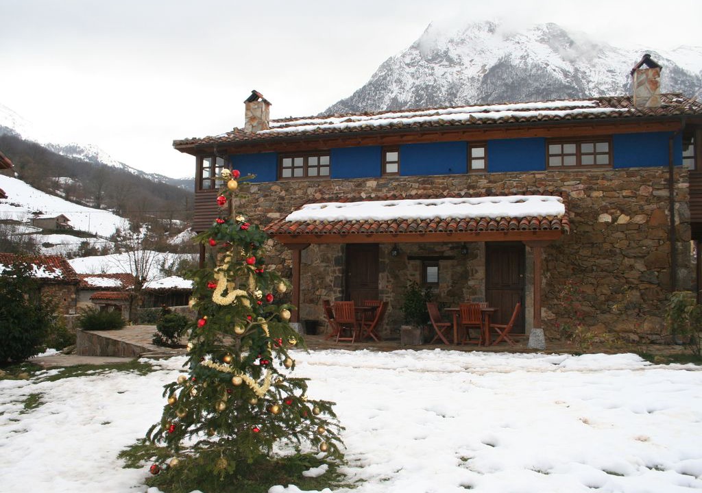 Photo of Buildings in Quiros