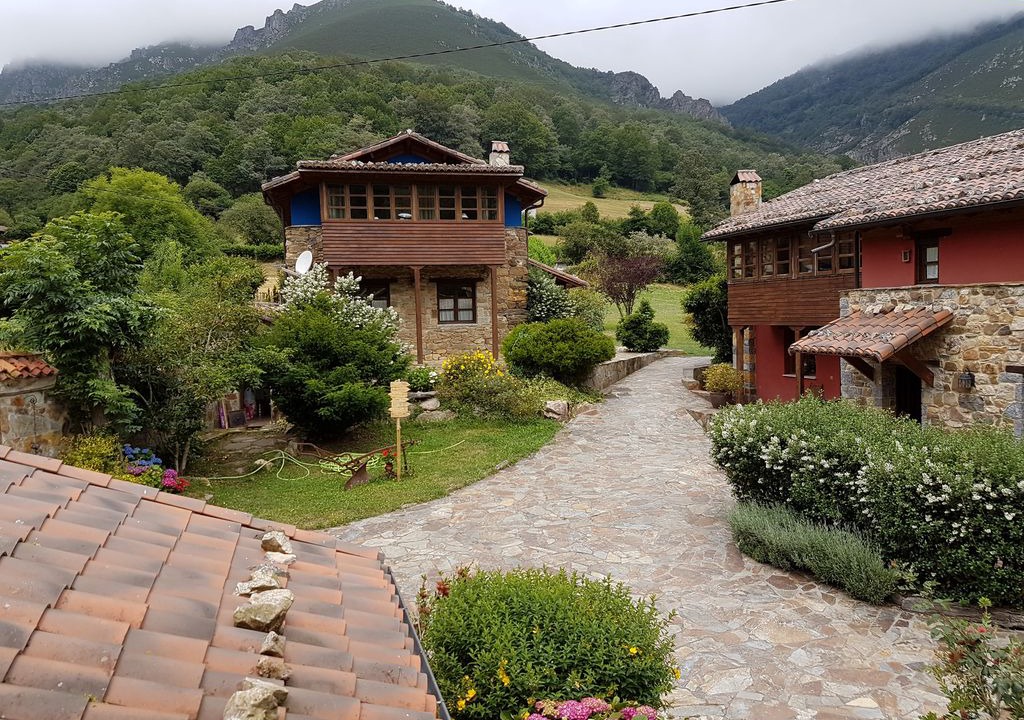 Photo of Buildings in Quiros