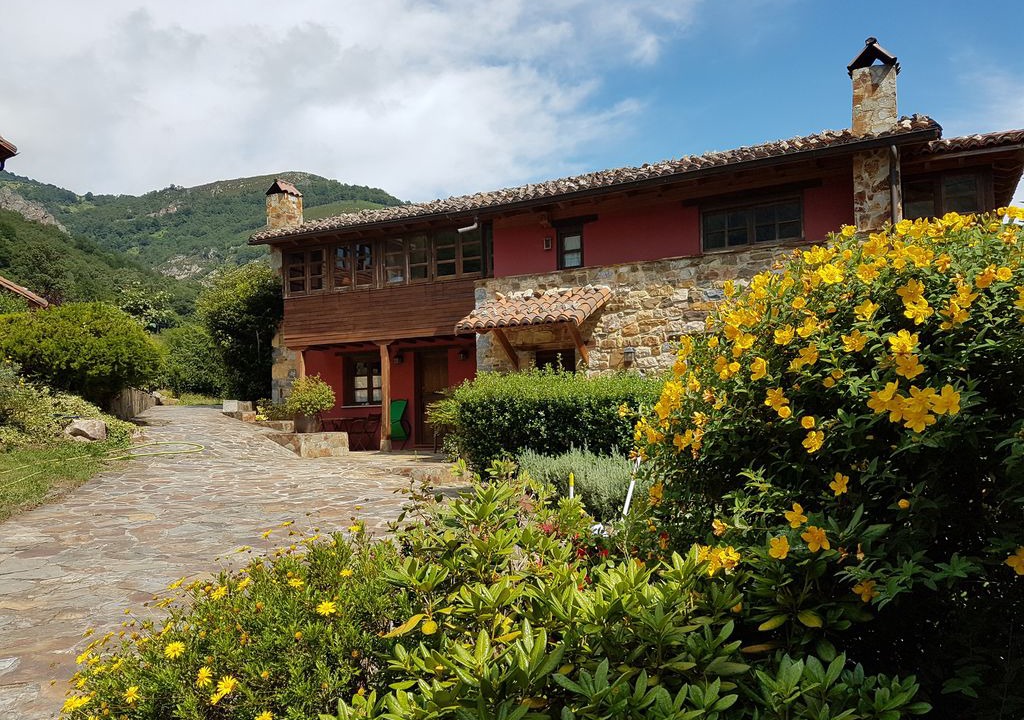Photo of Buildings in Quiros