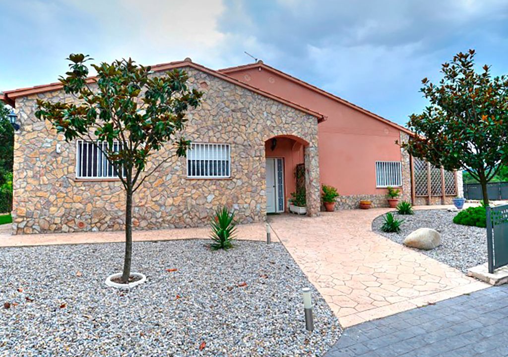 Photo of Buildings in Can Carbonell