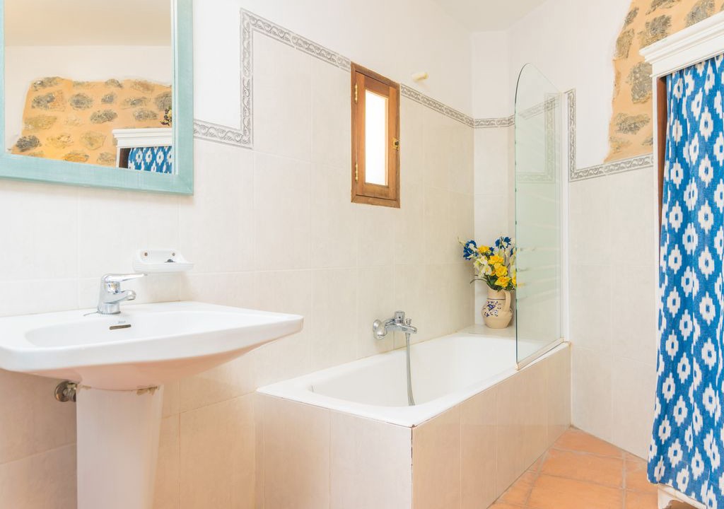 Photo of Bathroom in Biniaraix