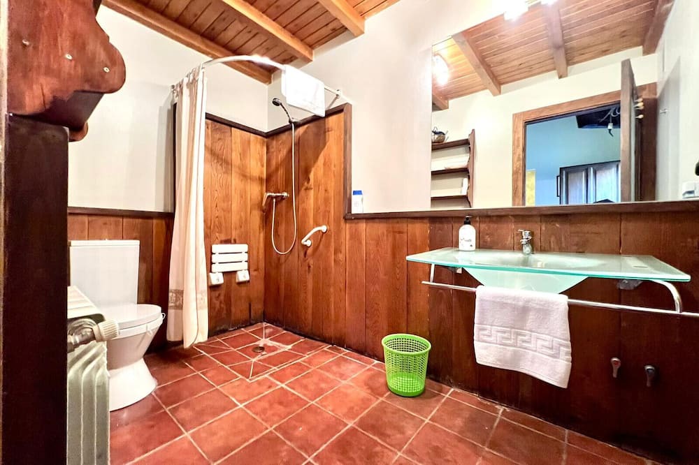 Photo of Bathroom in Jomezana De Abajo