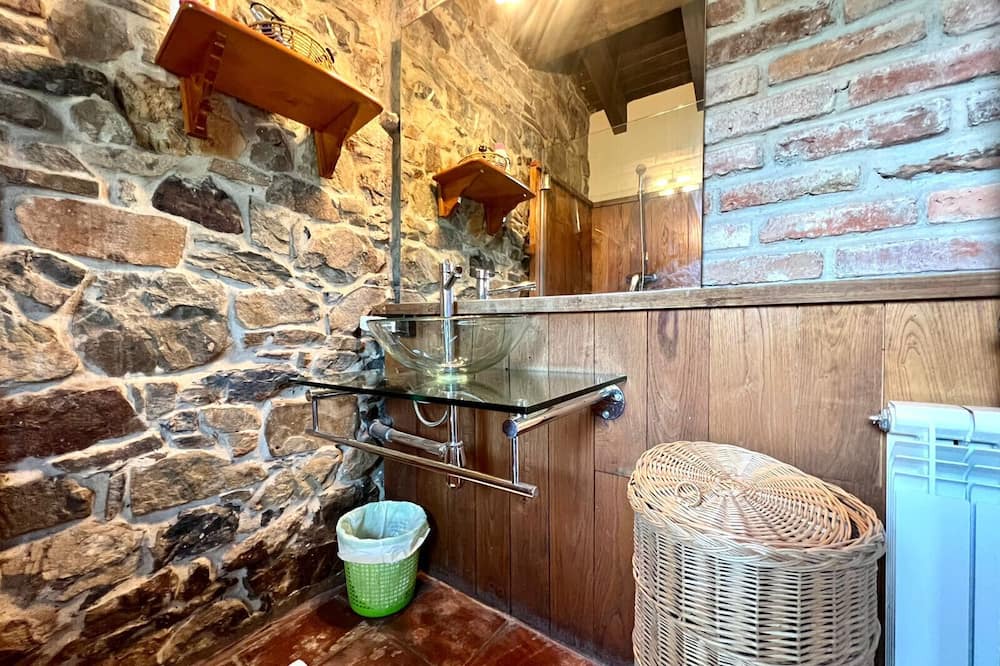 Photo of Bathroom in Jomezana De Abajo