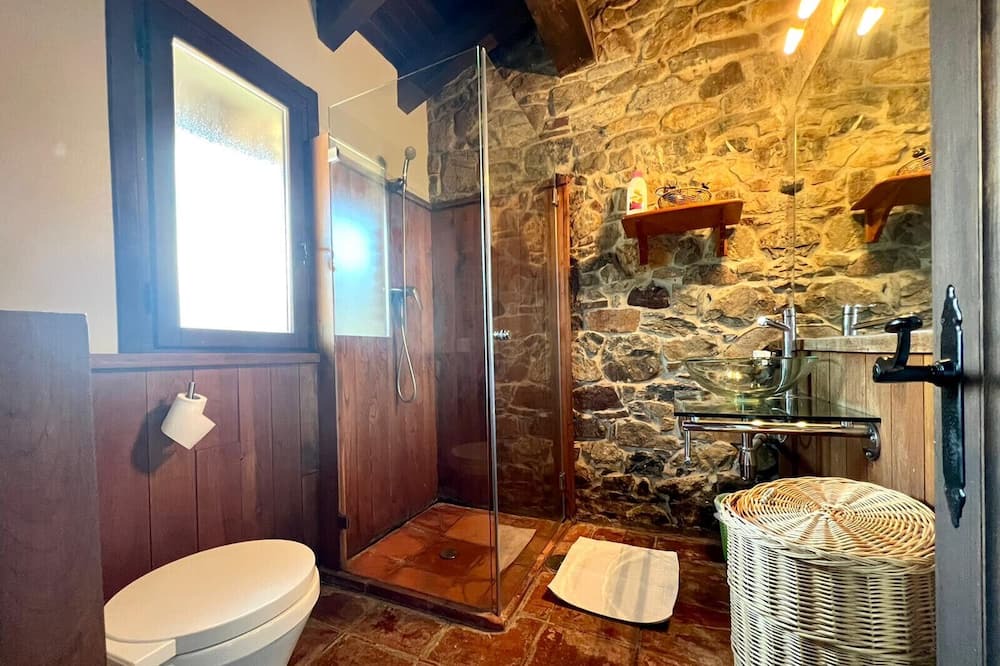 Photo of Bathroom in Jomezana De Abajo