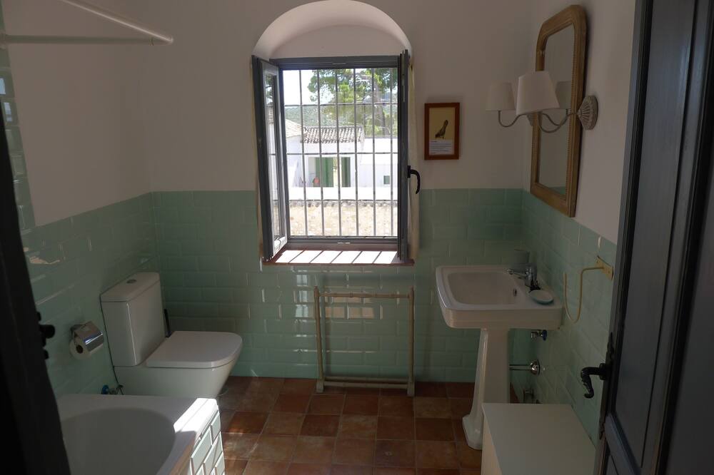 Photo of Bathroom in Torredonjimeno