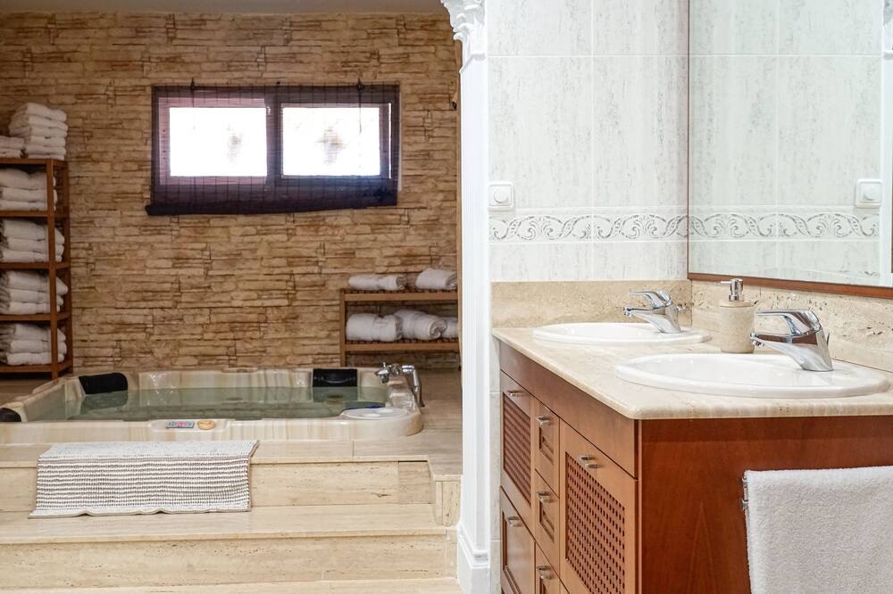 Photo of Bathroom in La Aljorra