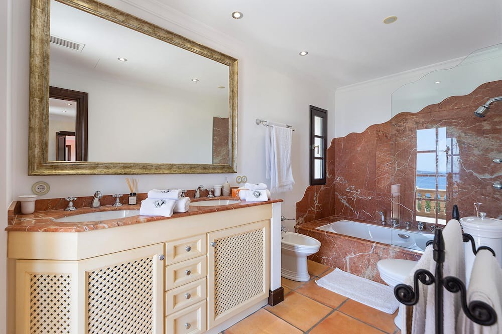 Photo of Bathroom in Costa d'en Blanes