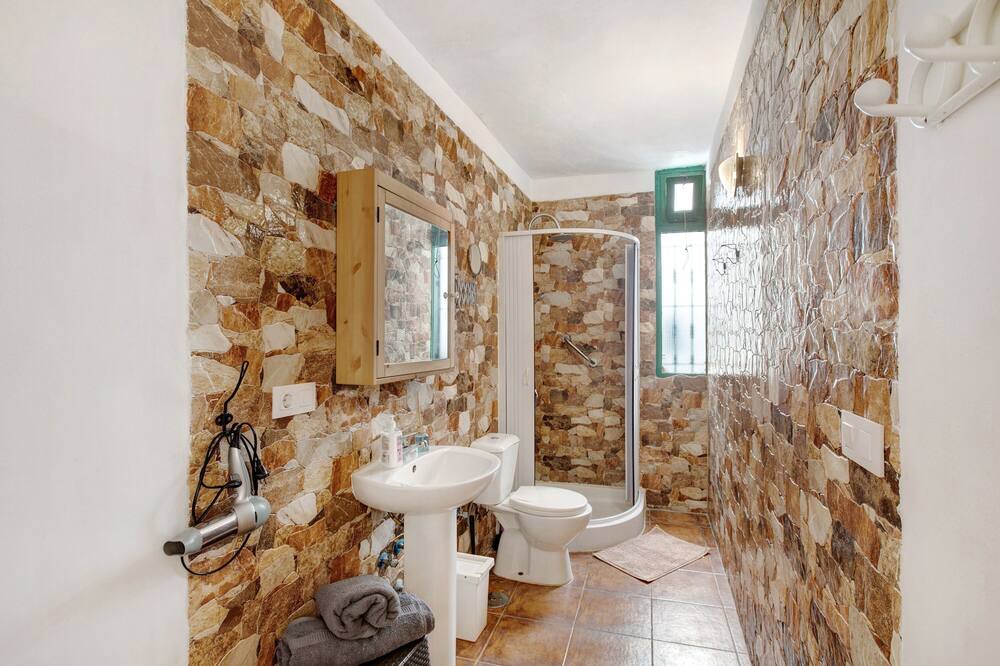 Photo of Bathroom in Abades