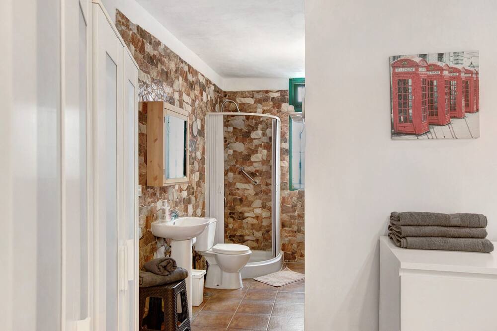 Photo of Bathroom in Abades