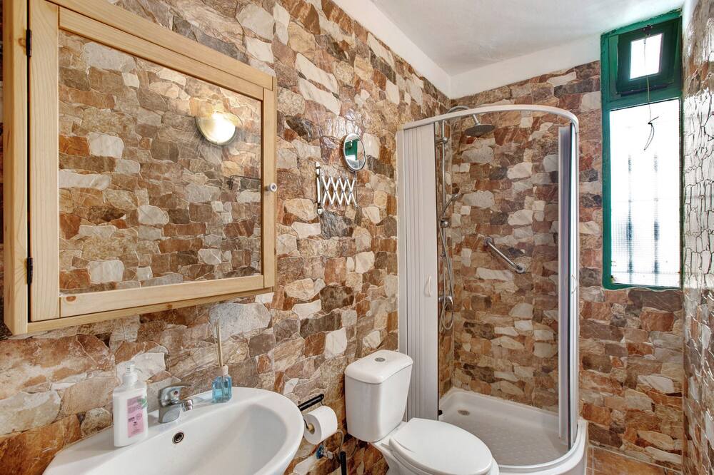 Photo of Bathroom in Abades