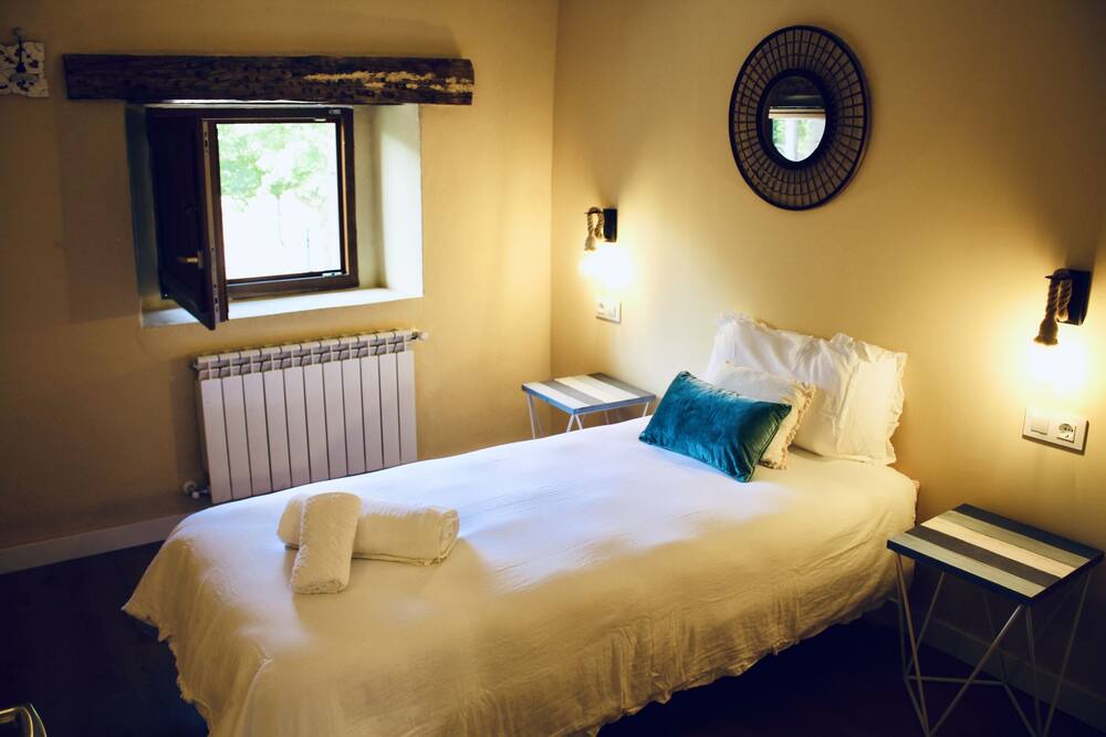 Photo of Bedroom in Camijanes