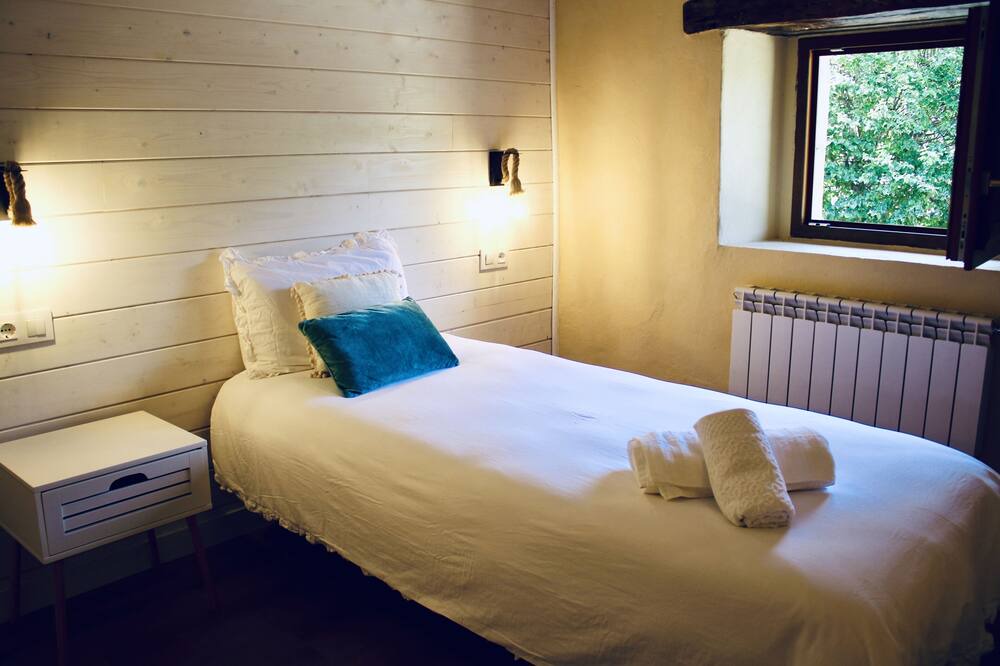 Photo of Bedroom in Camijanes