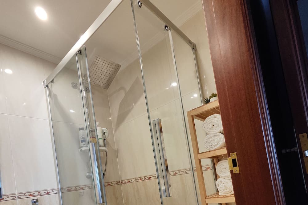 Photo of Bathroom in Naron