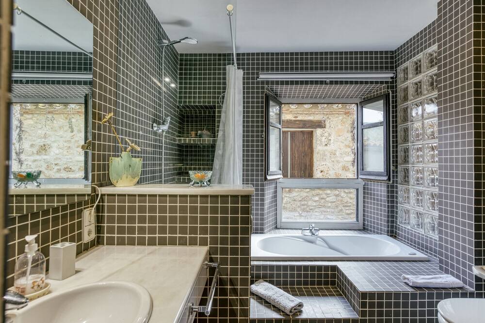 Photo of Bathroom in Boadella i les Escaules